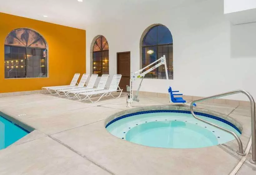 בית מלון כפרי Days Inn By Wyndham Holbrook