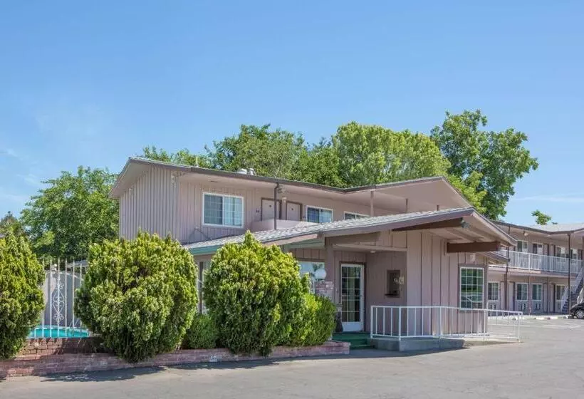호텔 Days Inn By Wyndham Oroville