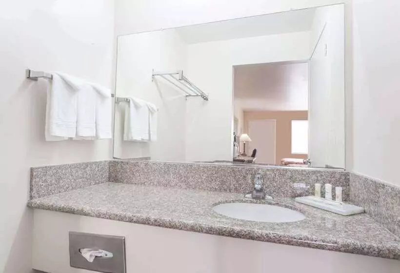 호텔 Days Inn By Wyndham Westley