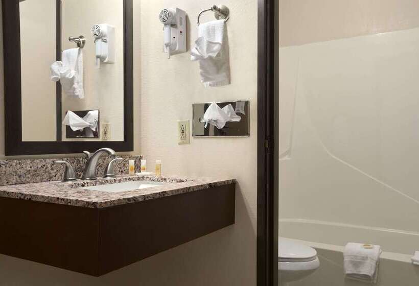 هتل Days Inn & Suites By Wyndham Gunnison