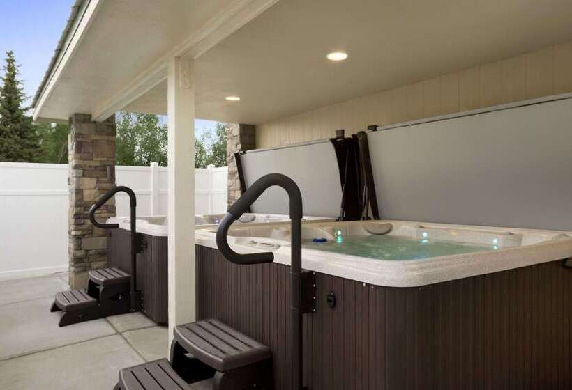 هتل Days Inn & Suites By Wyndham Gunnison