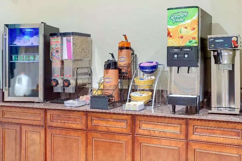 호텔 Days Inn & Suites By Wyndham Stockbridge South Atlanta