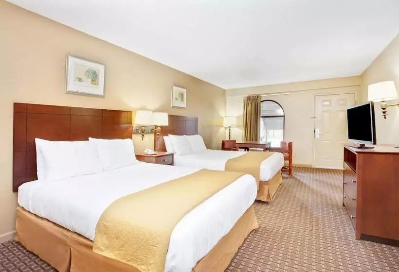 호텔 Days Inn & Suites By Wyndham Stockbridge South Atlanta