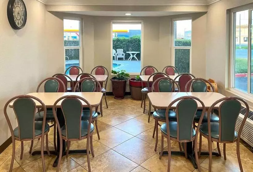 酒店 Econo Lodge Inn & Suites Corning