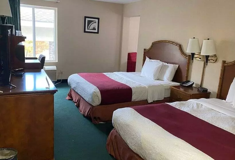 호텔 Hometown Inn Indian River