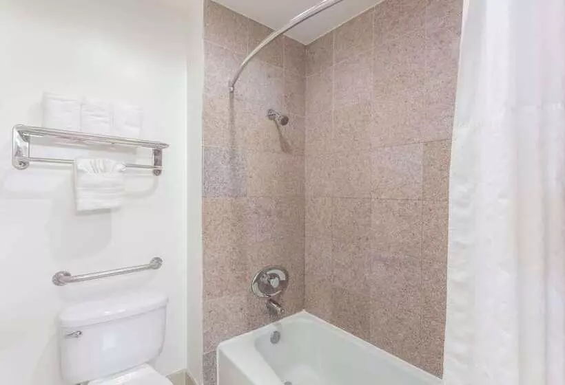 Howard Johnson By Wyndham San Diego Hotel Circle