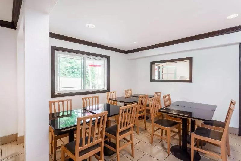 Howard Johnson By Wyndham San Diego Hotel Circle