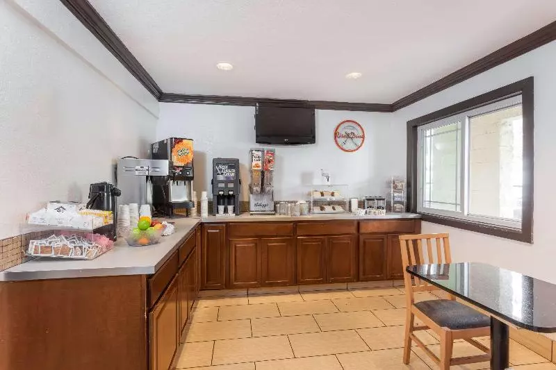 Howard Johnson By Wyndham San Diego Hotel Circle