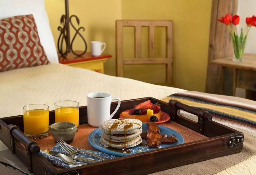 Отель Inn Of The Turquoise Bear