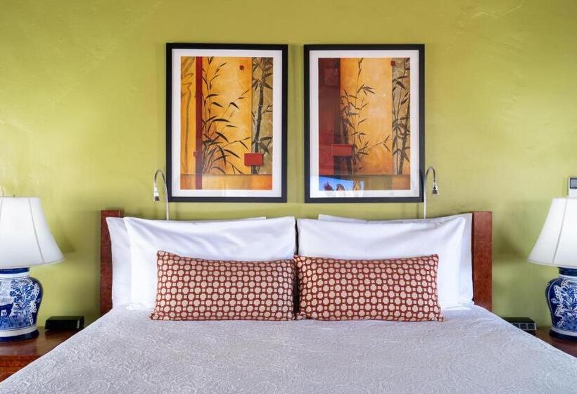 فندق Inn Of The Turquoise Bear