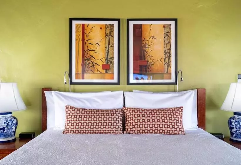 Отель Inn Of The Turquoise Bear