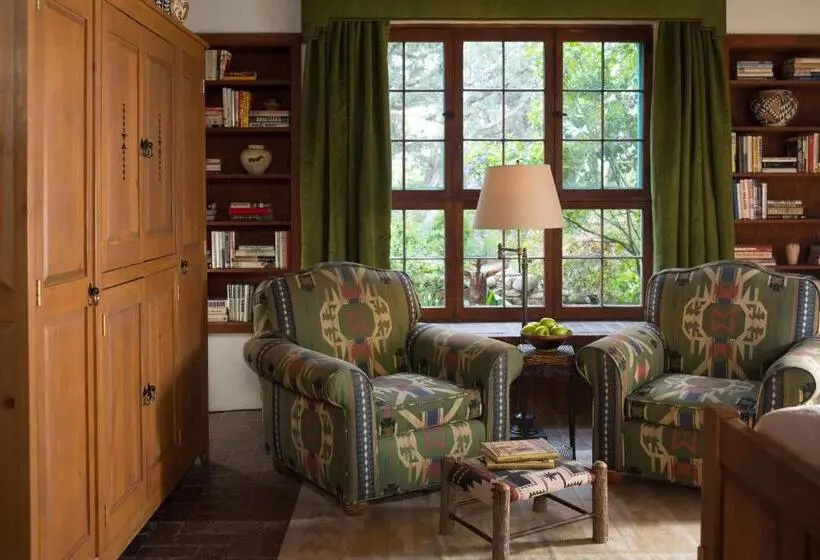 Отель Inn Of The Turquoise Bear