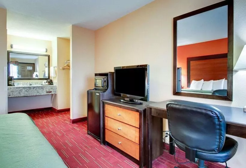 هتل Quality Inn