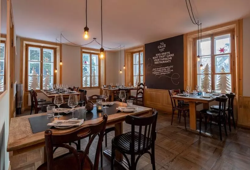 Отель Saratz Pontresina