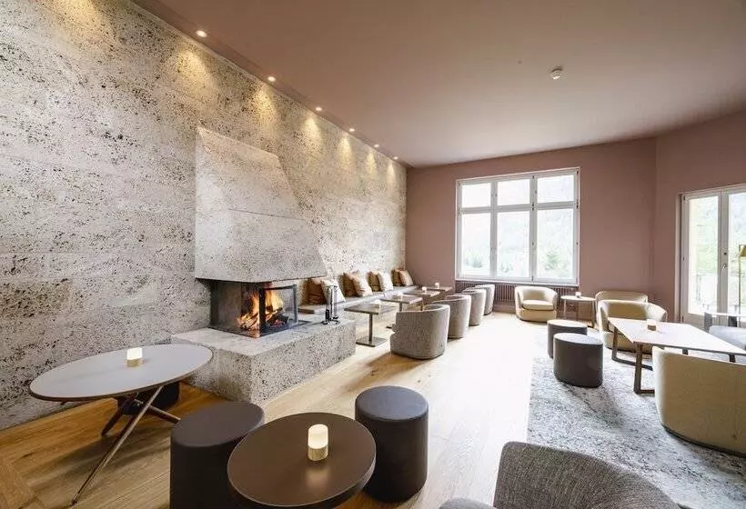 Отель Saratz Pontresina