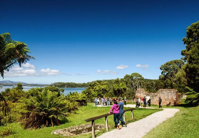 Отель Strahan Village