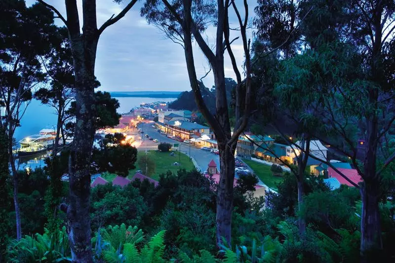 Отель Strahan Village