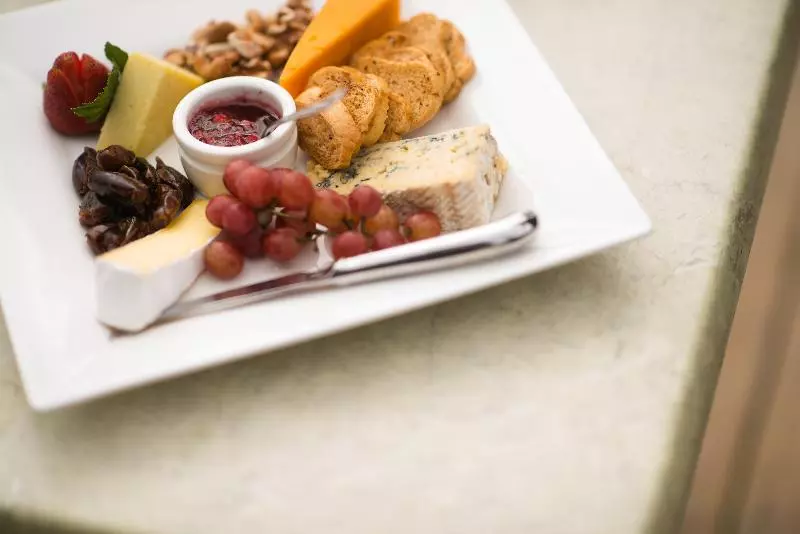 Отель Strahan Village