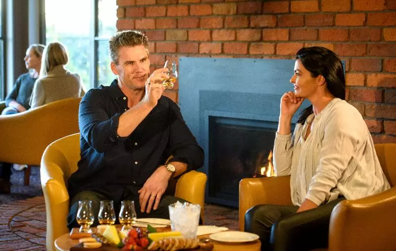 Отель Strahan Village