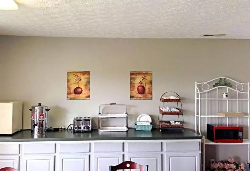 Отель Sunrise Inn Williamstown