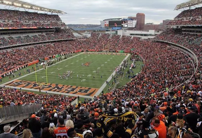 Отель Sunrise Inn Williamstown