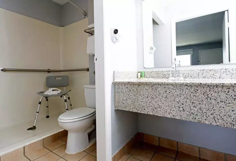 Отель Sunrise Inn Williamstown