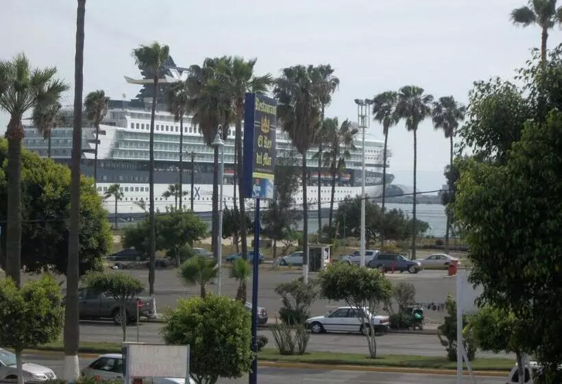 هتل Villa Fontana Inn