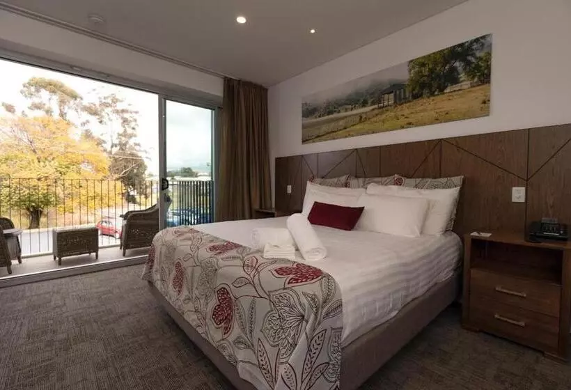 Hotel Young Federation Motor Inn And Services Club