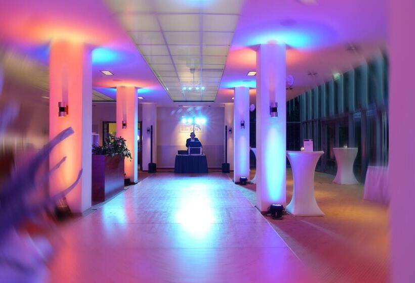 Hotel Courtyard By Marriott Dresden