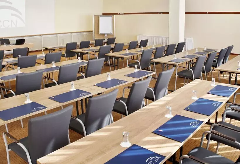 בית מלון כפרי Courtyard By Marriott Dresden