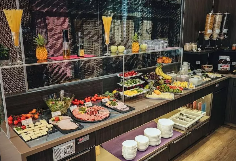 هتل Homaris West Side