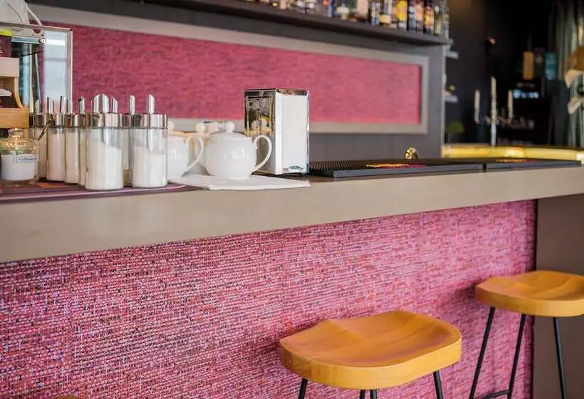 هتل Homaris West Side