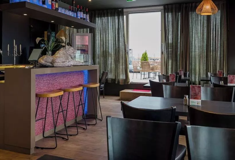 هتل Homaris West Side