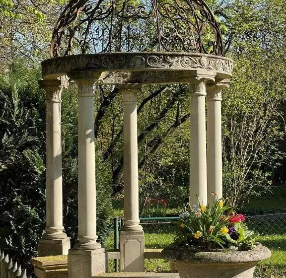 Отель Schrenkhof