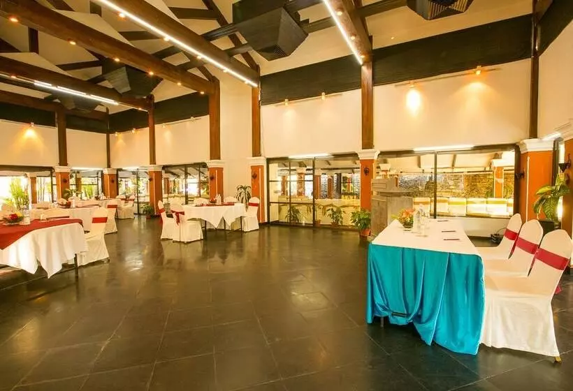 هتل Shangri La Village Resort