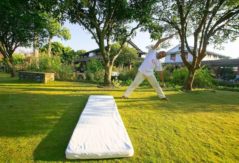 هتل Shangri La Village Resort