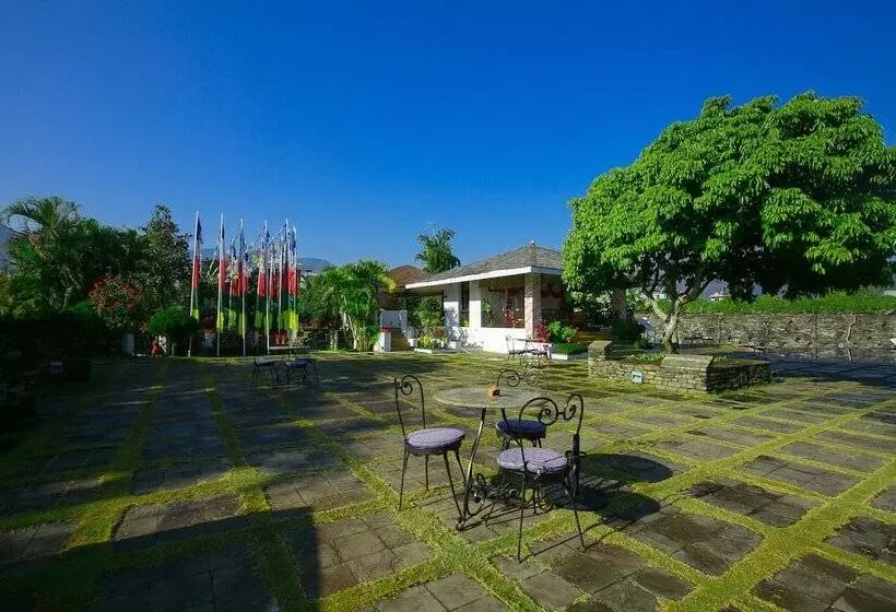 هتل Shangri La Village Resort