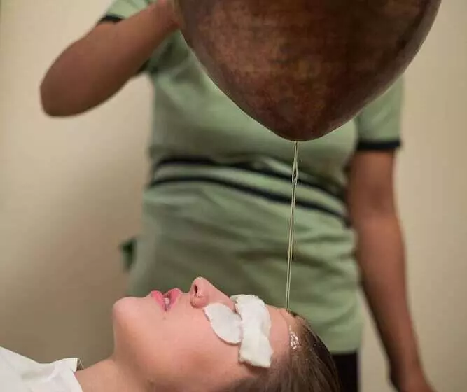 هتل Shangri La Village Resort