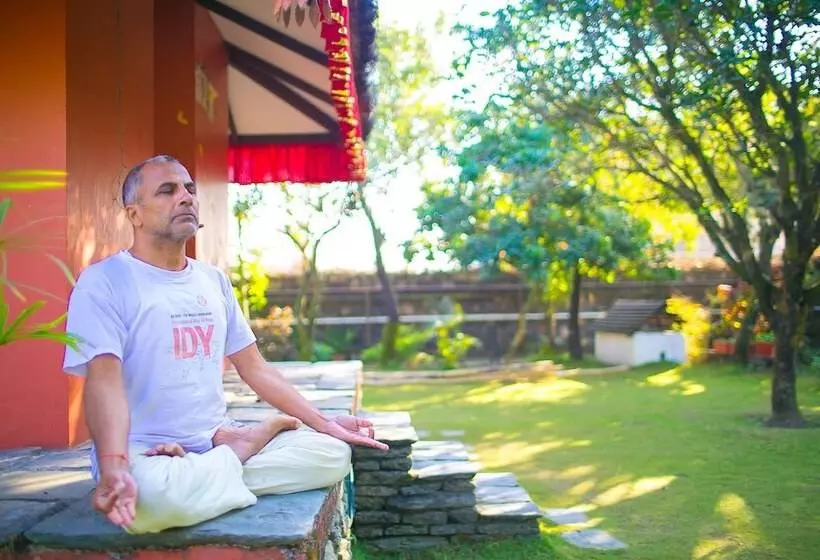 هتل Shangri La Village Resort