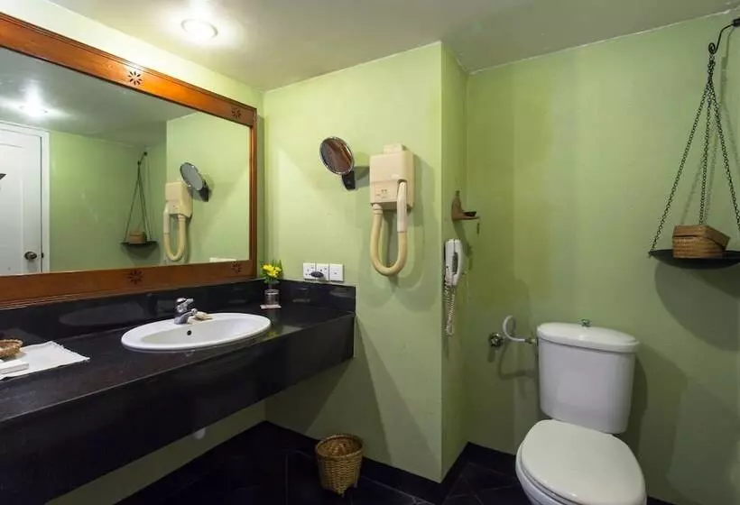 هتل Shangri La Village Resort