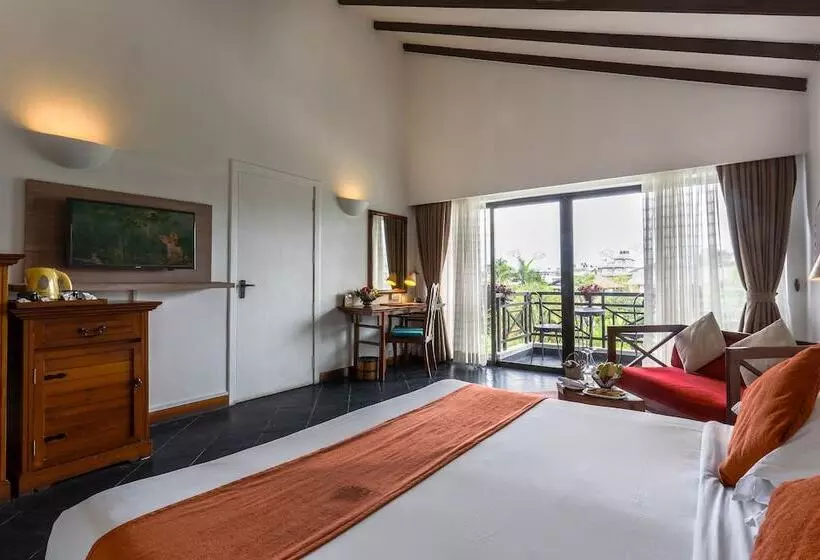 هتل Shangri La Village Resort