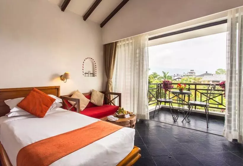 هتل Shangri La Village Resort