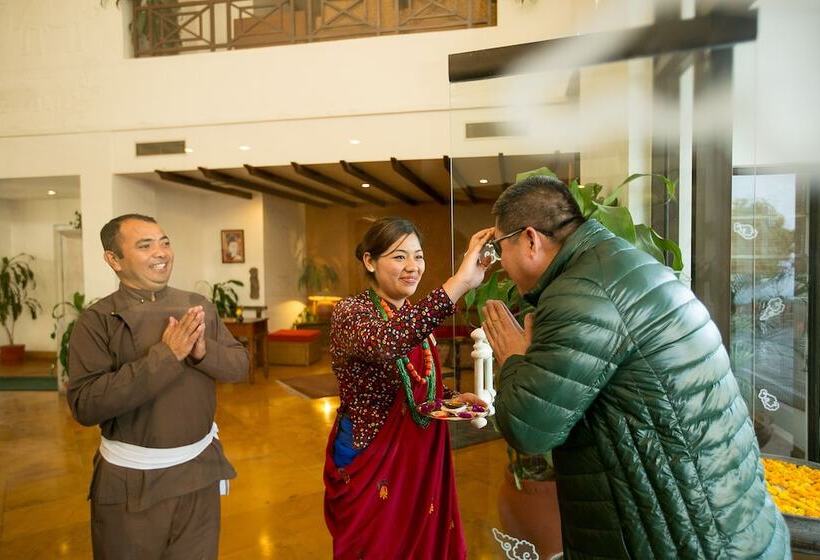 هتل Shangri La Village Resort