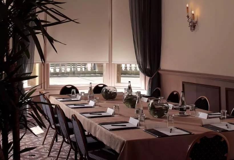 Отель The Crown