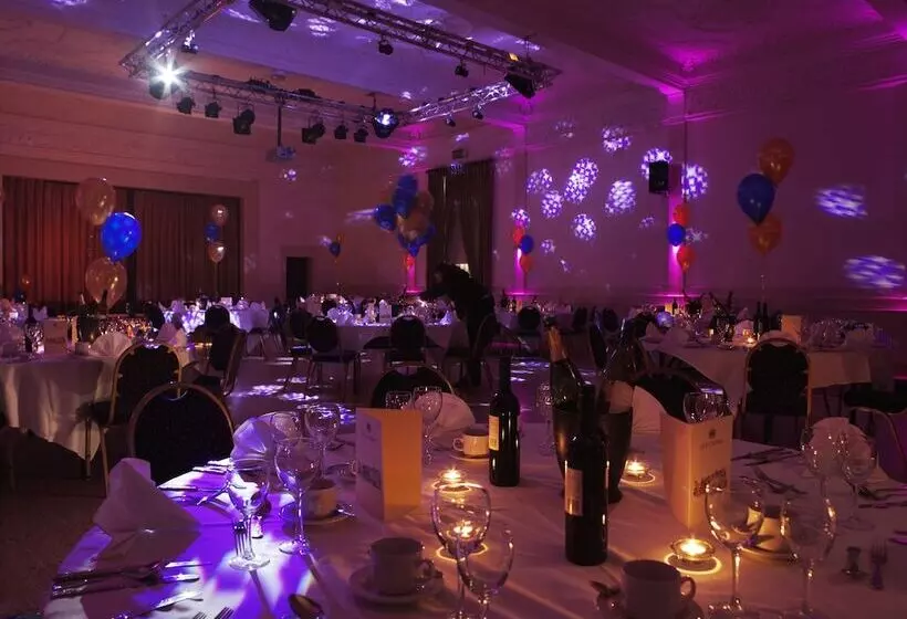 Отель The Crown