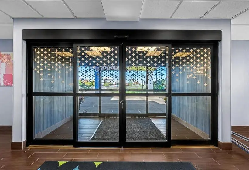 Clarion Hotel Beachwood Cleveland