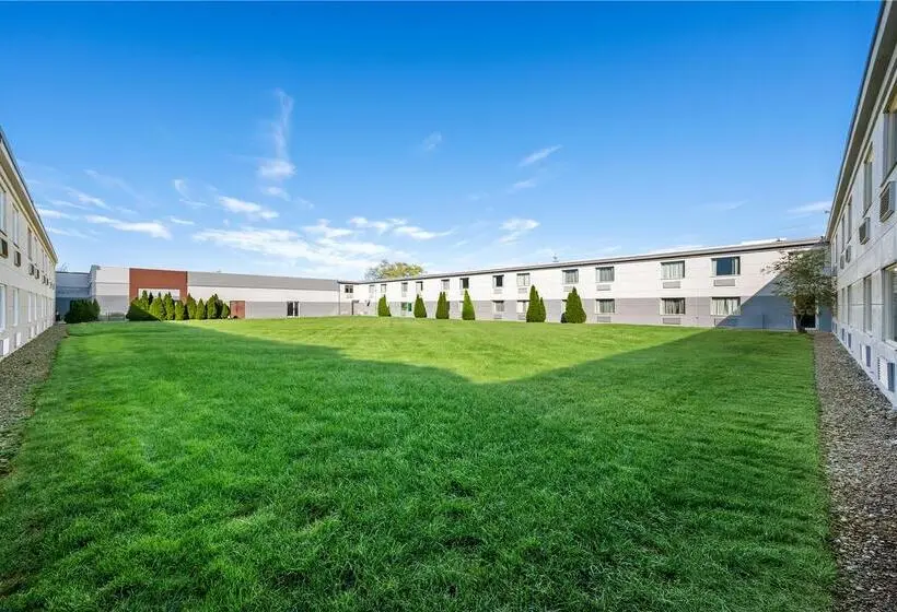Clarion Hotel Beachwood Cleveland