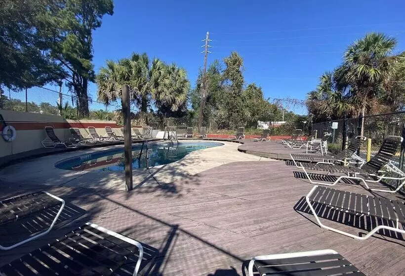 בית מלון כפרי Americas Best Value Inn Gainesville