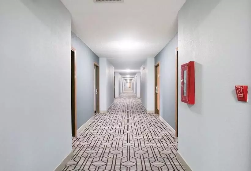 酒店 Baymont By Wyndham Flint Airport North