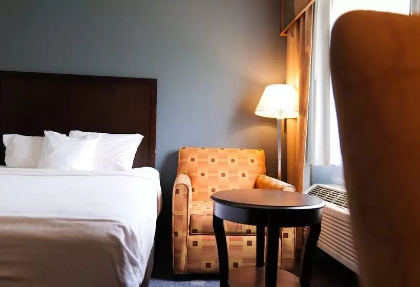 酒店 Baymont By Wyndham Flint Airport North